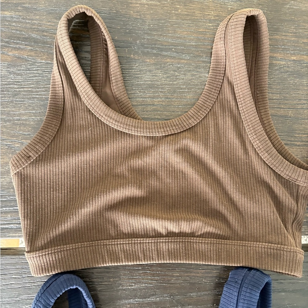 Alo yoga bra - Picture 3 of 10